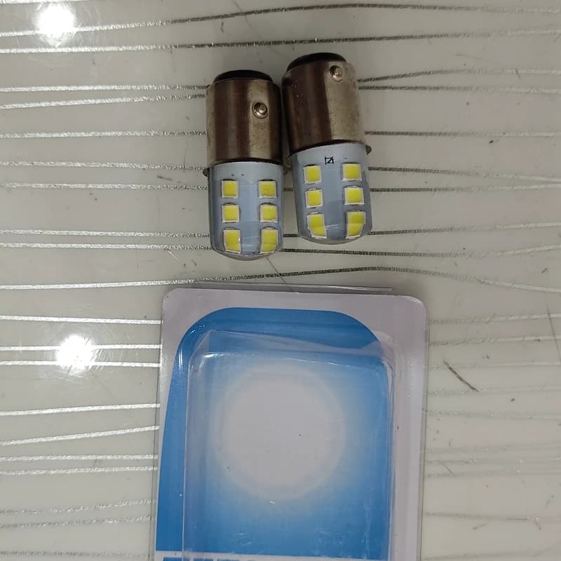 تصویر 4 از لامپ خطر عقب چشمک زن با نوردهی واضح و ایمن